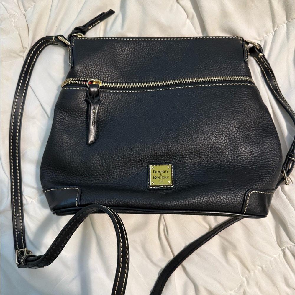 Dooney & Bourke Pebble Grain Tassel Crossbody new H 9.5" x W 3.5" x L 9"